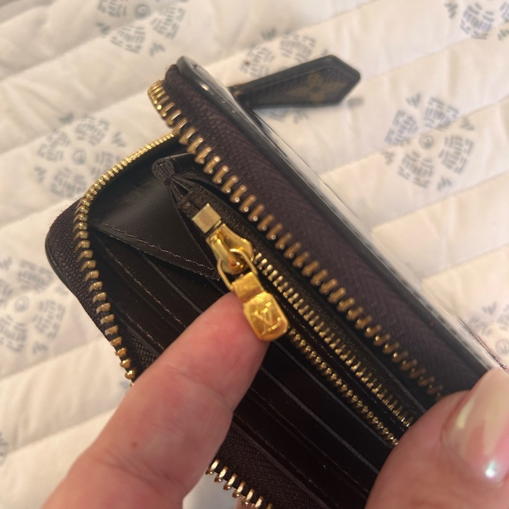 Authentic💄 Louis Vuitton Magenta Miroir Clemence Patent Leather Wallet - Picture 5 of 17